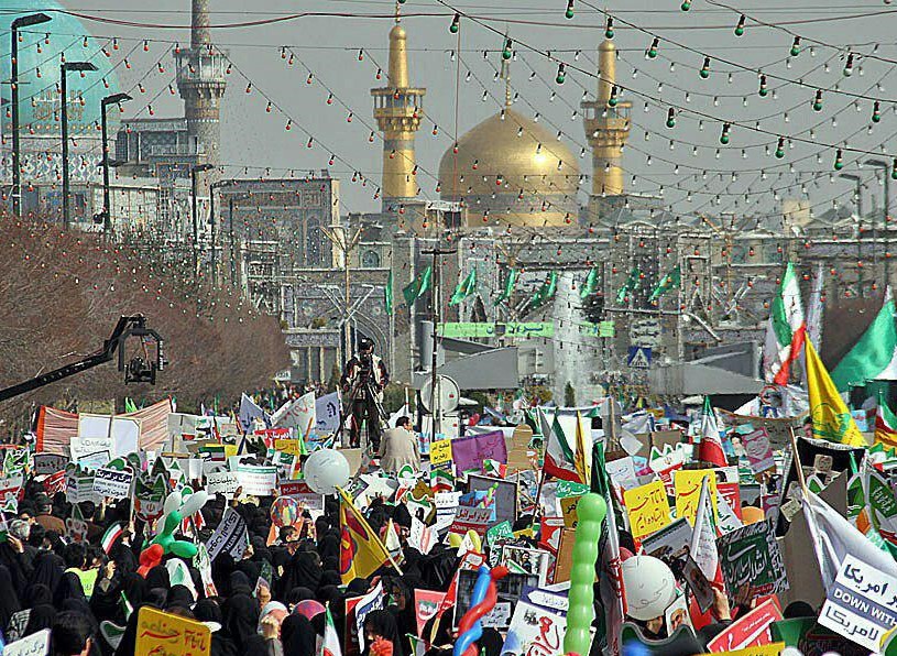 راهپیمایی با شکوه یوم الله ۲۲ بهمن در مشهد برگزار شد