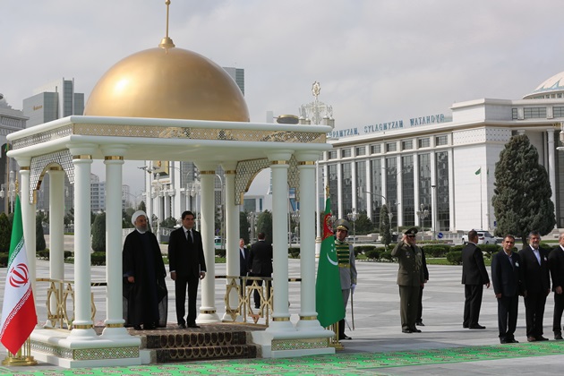 تهران و عشق‌آباد ۱۳ سند و یادداشت تفاهم همکاری امضا کردند  