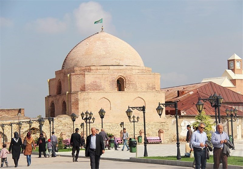 بسته بودن در مسجد جامع ارومیه