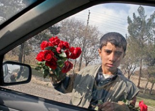 دستور وزیر کار برای پیگیری آزار کودکان گلفروش  در کرمان 