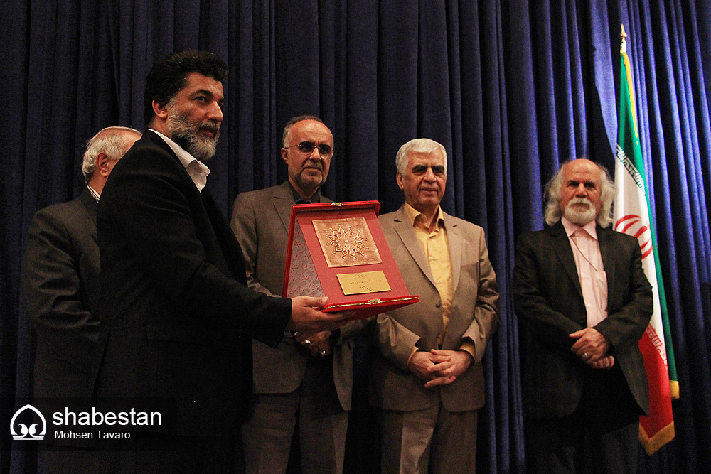 نشان مفاخر فرهنگی فارس به دکتر بهزاد مریدی اعطا شد