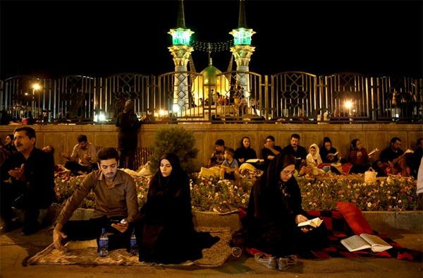 همدانی ها در شب های قدر غبار گناه را با چشمان خیس می شویند/ شب قدر بهترین فرصت برای آمرزش گناهان