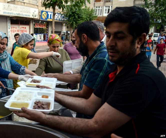 مسلمانان آخرین روزهای ماه مبارک را چگونه می گذراند؟ +تصویر