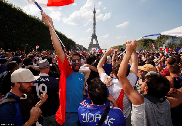 میلیون‌ها فرانسوی قهرمانی در جام جهانی را جشن گرفتند 