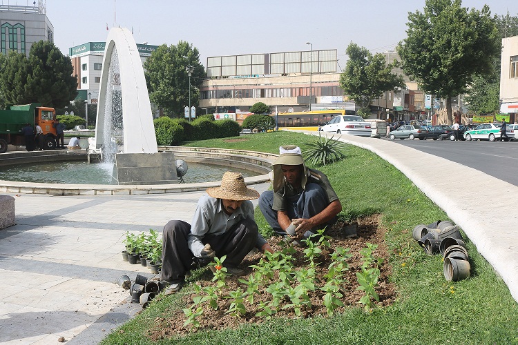 عملیات احداث ۸۵۰۰ مترمربع  فضای سبز در شهرک بهاران سنندج