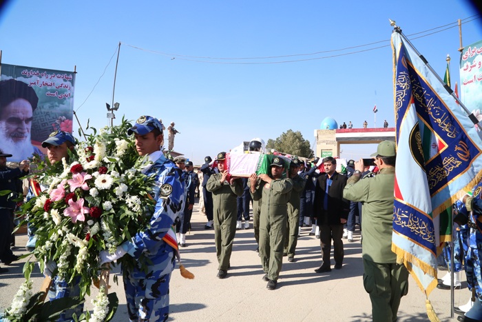 استقبال از پیکر شهید خلبان سانحه جنگنده اف ۵ در کرمانشاه