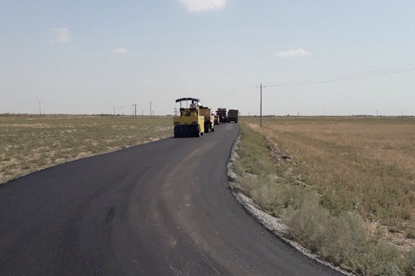 عملیات آسفالت  يک راه روستايي درشهرستان آق قلا آغاز شد