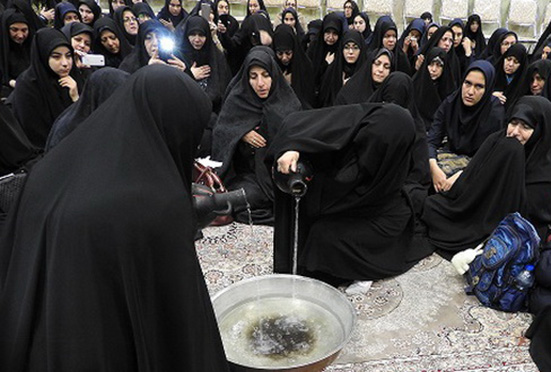 آئین طشت گذاری ویژه خواهران در مسجد رحمانیه محله «پیرمادر» برگزار می شود