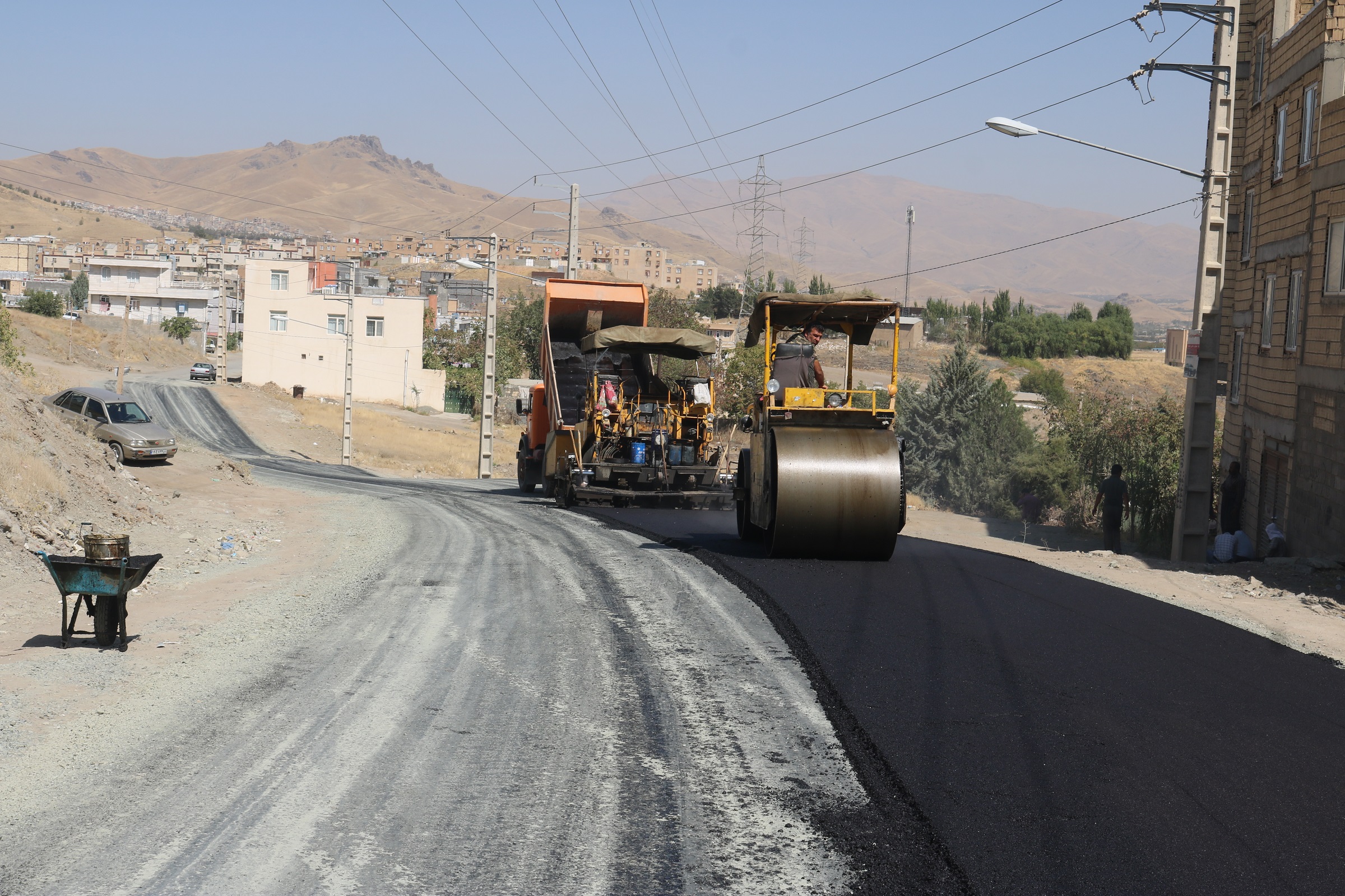 عملیات اصلاح هندسی اتصال شالمان به بلوار شهدای نیروی انتظامی سنندج آغاز شد 