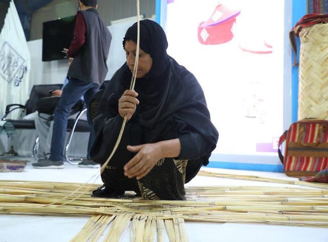 آموزش رایگان رشته‎ های صنایع دستی به افراد کم‎ توان مالی در اهواز