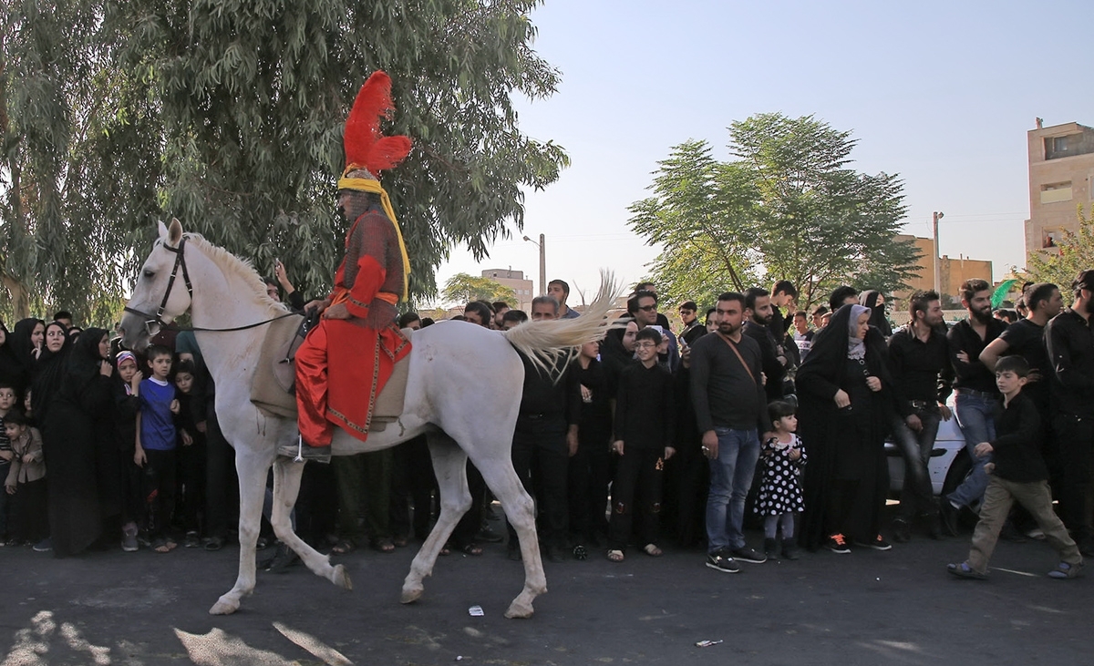 حرکت کاروان نمادین جاماندگان اربعین حسینی از «مسجد مفتخر»