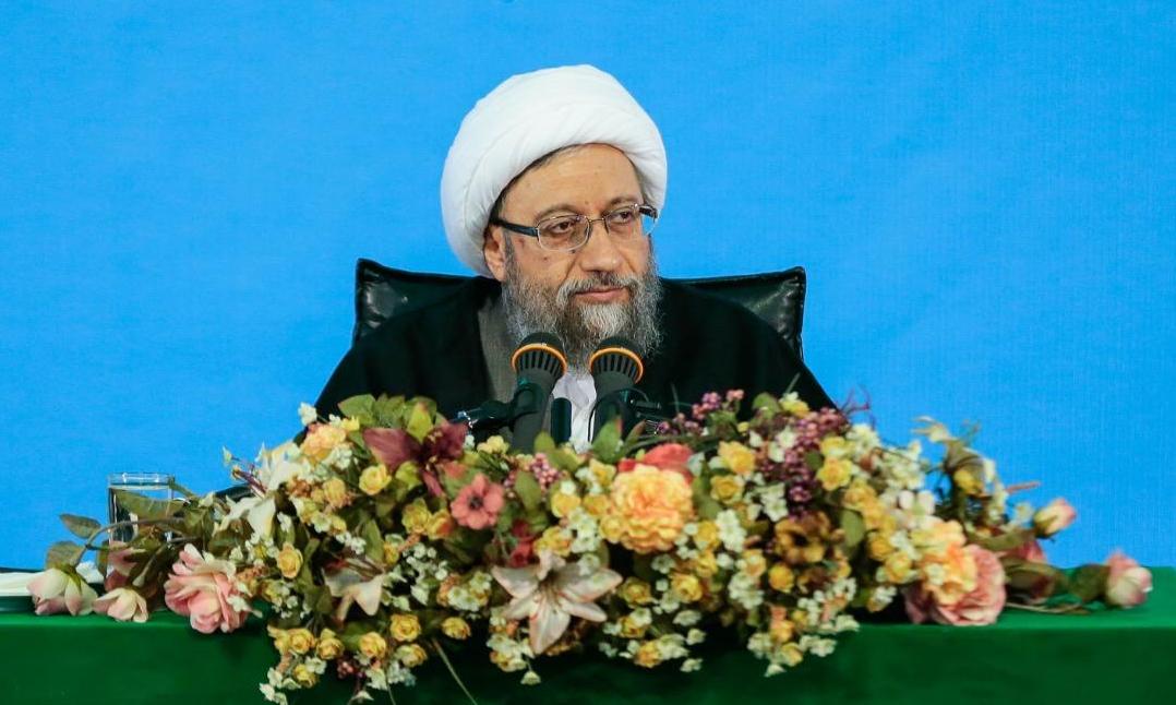  آیت الله صادق آملی لاریجانی: از ظریف حمایت و رفتارهای غیر منطقی آمریکایی ها را محکوم می‌کنیم 