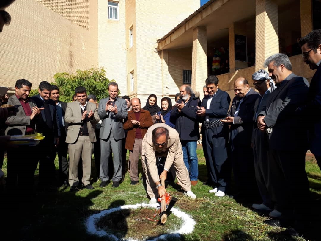 کلنگ احداث ساختمان پلاتو نمایش سقز به زمین زده شد