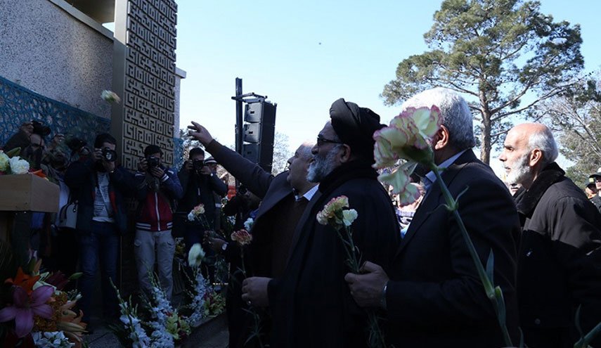 جایگاه جلوس امام خمینی(ره) گلباران شد 