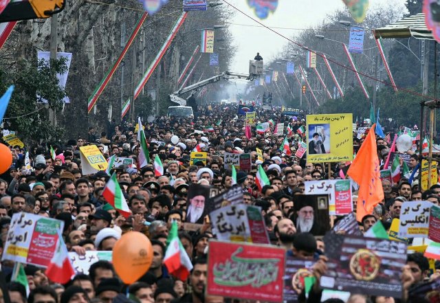 حضور گسترده مردم در راهپیمایی  ۲۲ بهمن؛ مهمترین رویداد سیاسی سال ۹۷