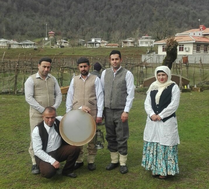 نوید آمدن بهار با نوای دلنواز نوروزی‌خوانان در غرب گیلان