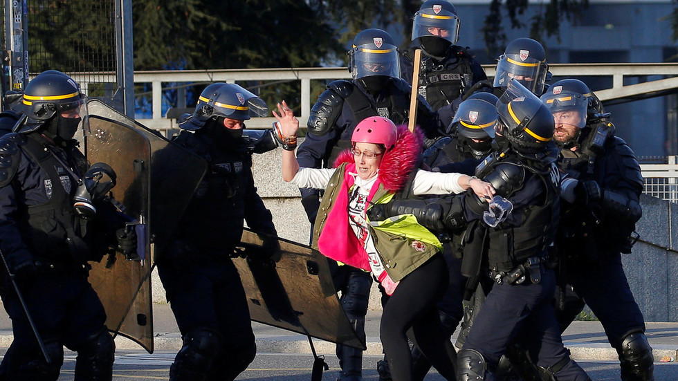 نمایندگان فرانسه لایحه ضد شورش علیه جلیقه زردها را تصویب کردند
