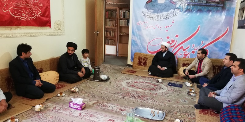 سرپرست و کارکنان کانون های مساجد خوزستان با خانواده شهید موسوی امین دیدار کردند