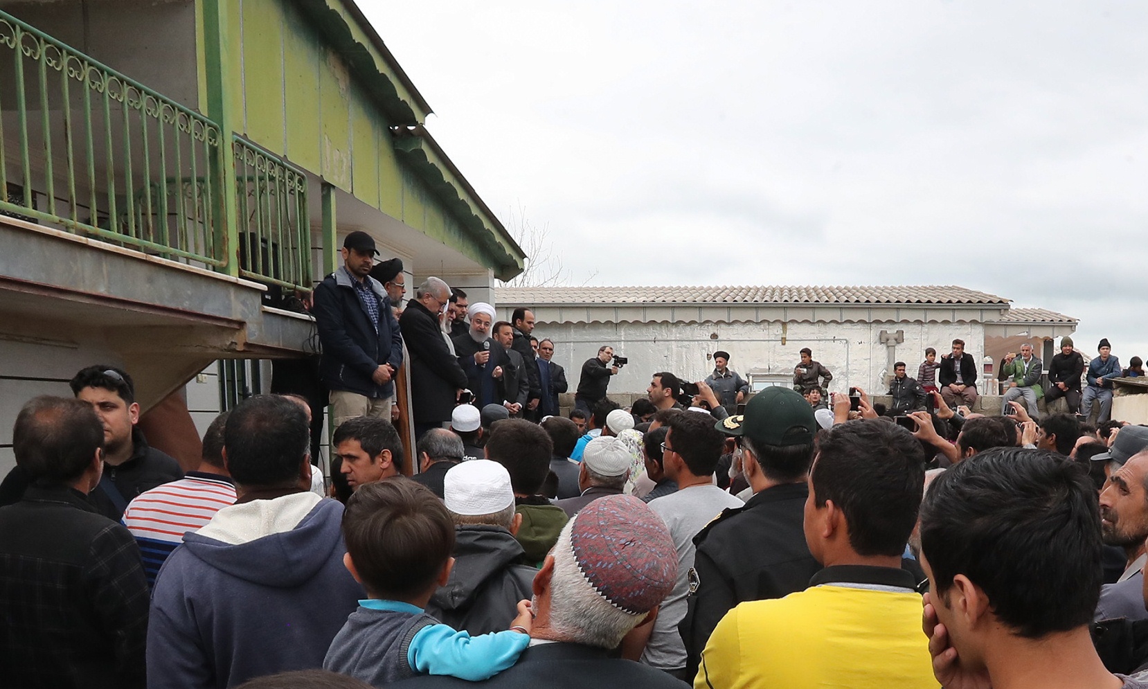 هیچ ساعتی برای ما ساعت راحتی نخواهد بود، مگر اینکه شما مردم، رنج و غم‌تان برطرف شود