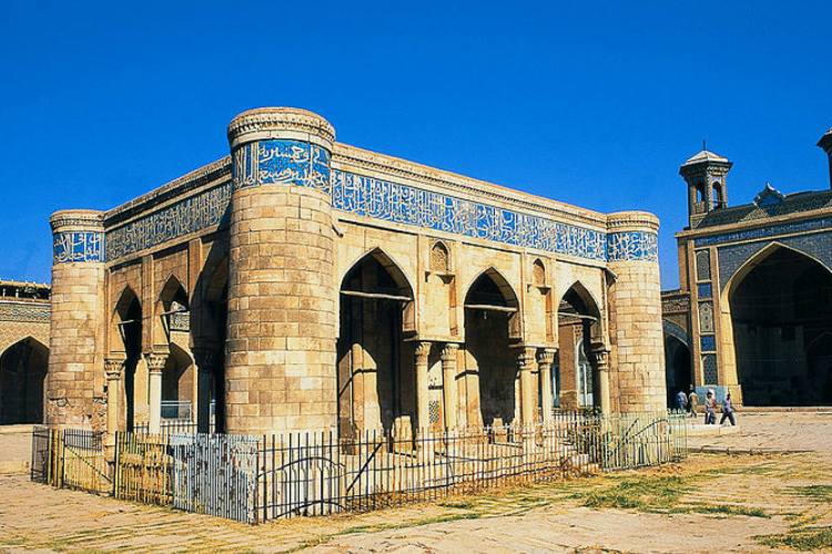 قدیمی ترین مسجد شیراز در جوار حرم مطهر حضرت شاهچراغ (ع)