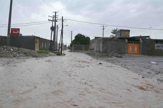 سه روستای بخش مرکزی در محاصره سیلاب قرار دارد/انسداد راه ارتباطی ۱۸ روستای بخش سندرک