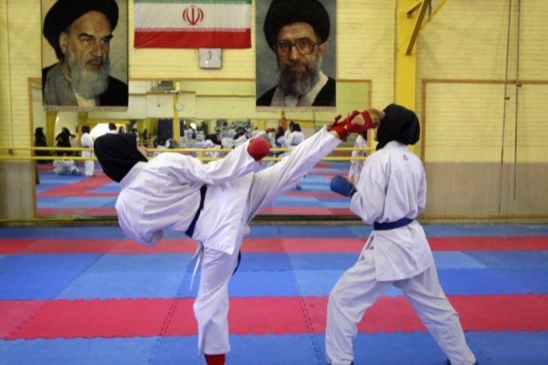 رقابت ۱۲۰۰بانوی ورزشکار در مسابقات آسیایی کاراته در یزد 