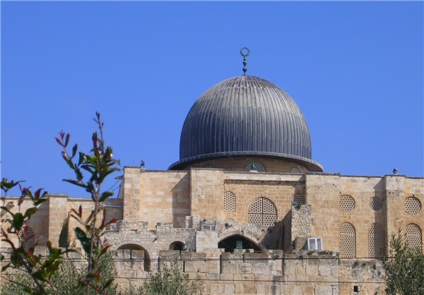 اقامه نماز صبح جمعه هزاران فلسطینی در مسجدالاقصی