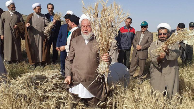 پرداخت زکات و خمس مانع سوءاستفاده از حقوق فقرا می شود