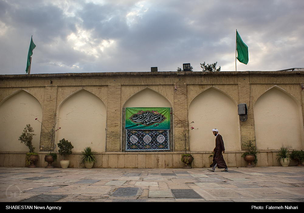 گذر«علی بن حمزه» (ع) در شیراز به فضای ثابت شهری تبدیل می شود