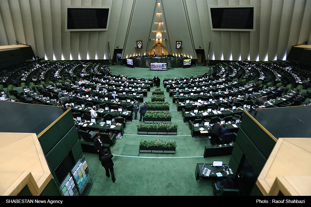 حضور وزیر صمت در پارلمان برای پاسخ به سؤال نمایندگان/ بررسی طرح یک فوریتی اصلاح تعطیلات رسمی 