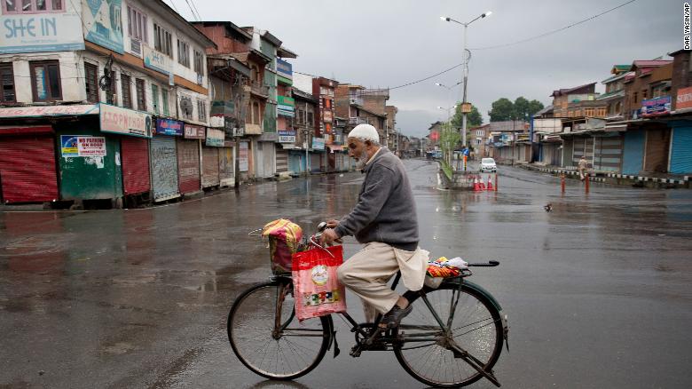 قطع کشمیر از سایر جهان/اینجا اینترنت و تلفن کار نمی‌کند 