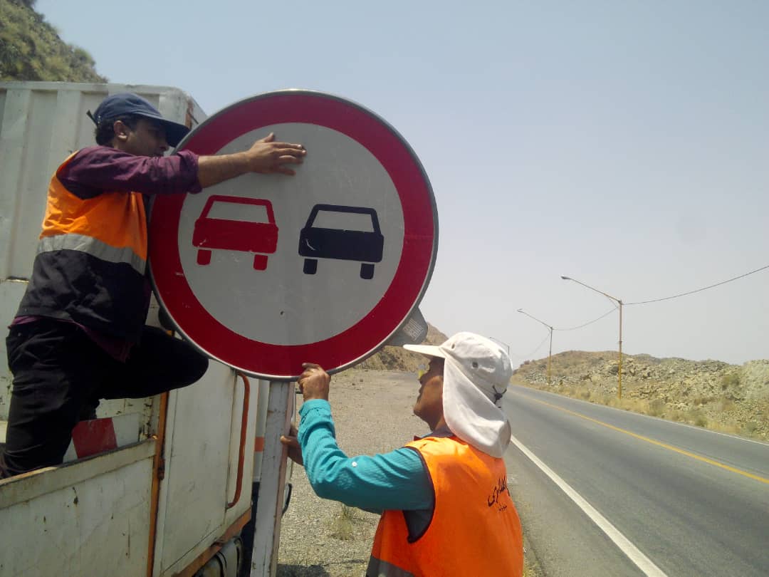 مفقود شدن ۱۴۲۰ تابلو و علایم جاده ای در جنوب کرمان