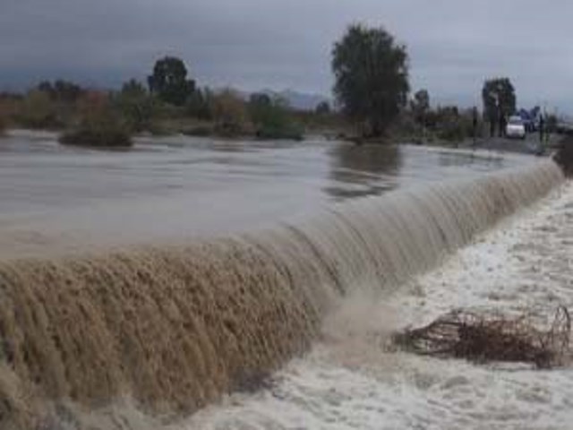 غرق شدن خودرو با ۴ سرنشین در رودخانه گلی جاسک