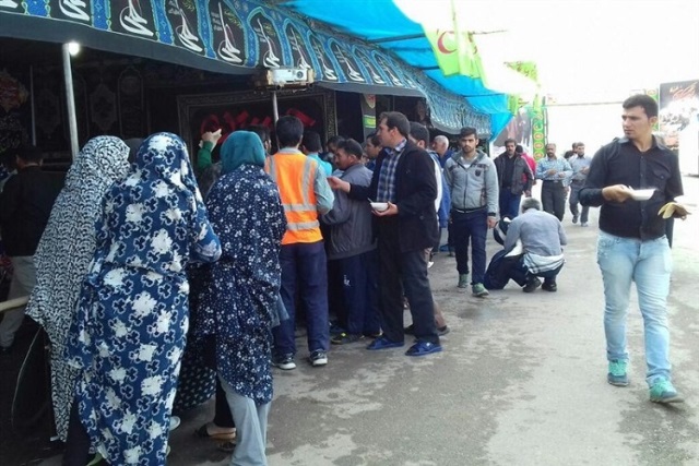 ۱۵ موکب هرمزگانی در خاک ایران زائرین اربعین را بسوی کربلا بدرقه می کند 