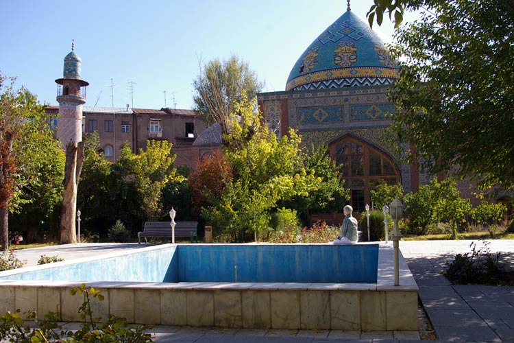 آموزش ایران‌شناسی و مکالمه آزاد زبان فارسی در ایروان