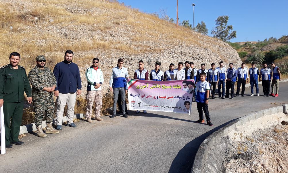 ادای احترام فرماندهان واحد دانش آموزی به شهدا در اندیمشک