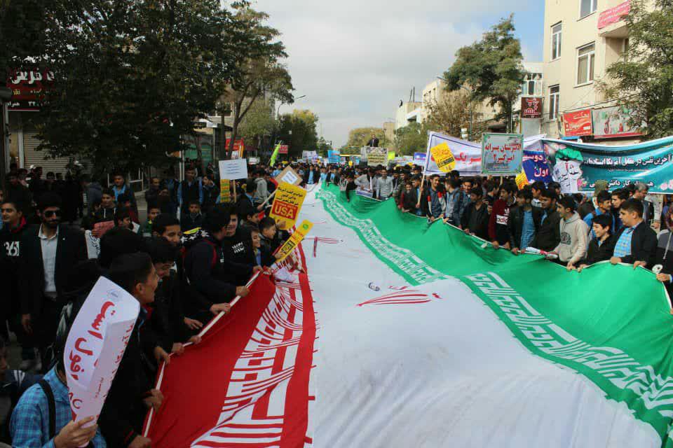 ۴۰ سال استکبارستیزی/دانش‌آموزانی که دانسته آمدند