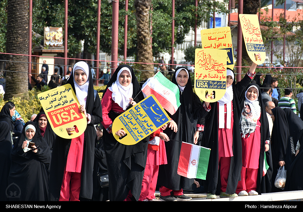 دانش آموزان بیانیه گام دوم انقلاب را سرلوحه کار خود قرار دهند