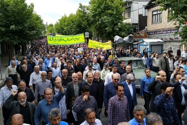 مردم زاهدان در حمایت از امنیت راهپیمایی می کنند