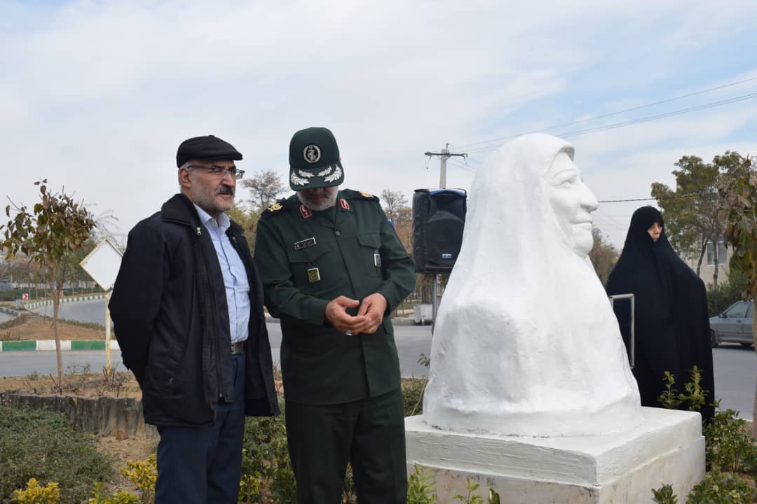 سردیس مادر شهید علیرضا شاملو رونمایی شد