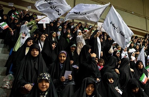 تجمع دختران انقلاب در یادمان شهدای هفتم تیر