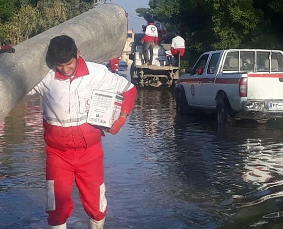 تشریح امدادرسانی هلال احمر اهواز به خانوارهای آسیب دیده در بارندگی اخیر