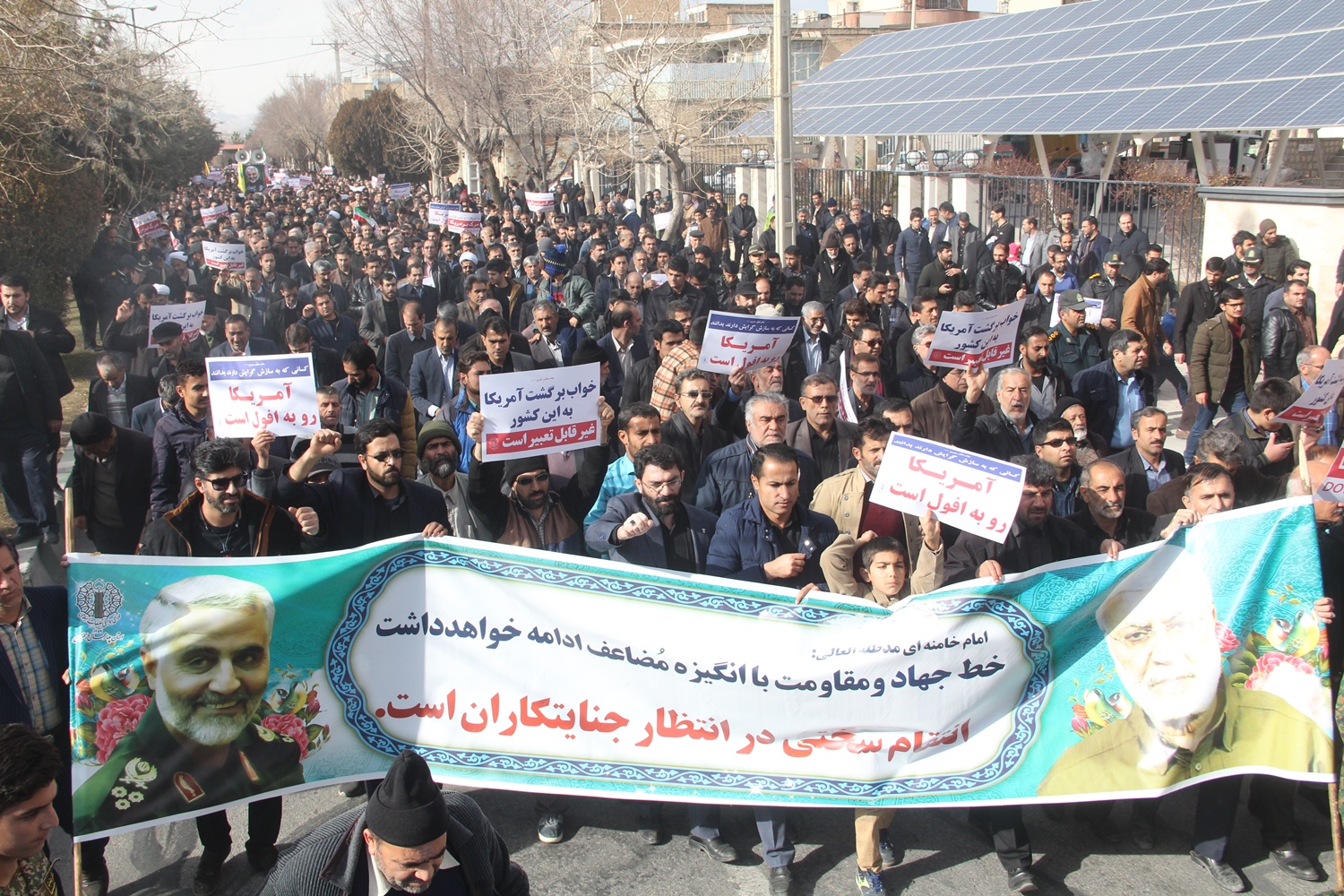 مردم چهارمحال و بختیاری در راهپیمایی باشکوه ترور سردار «قاسم سلیمانی» را محکوم کردند