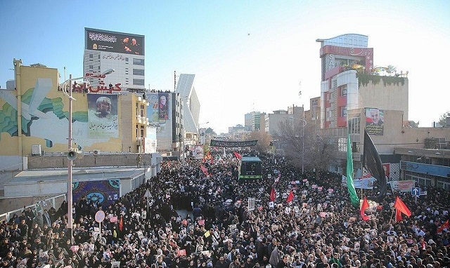  هزاران هرمزگانی در آیین باشکوه بدرقه پیکر مطهر  سردار سلیمانی شرکت کردند