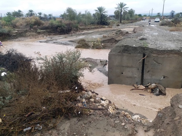 قطع ارتباط راه روستای کم باران در بخش جغین/تجمع اعتراض آمیز اهالی