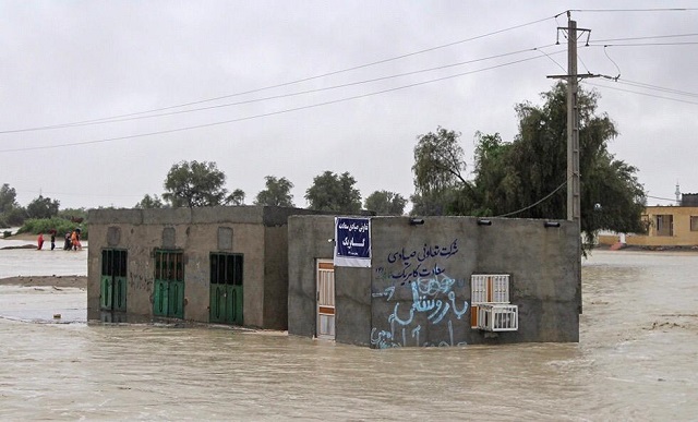 جمع آوری کمک  برای سیل زدگان سیستان و بلوچستان در کانون رضوانفر اهواز