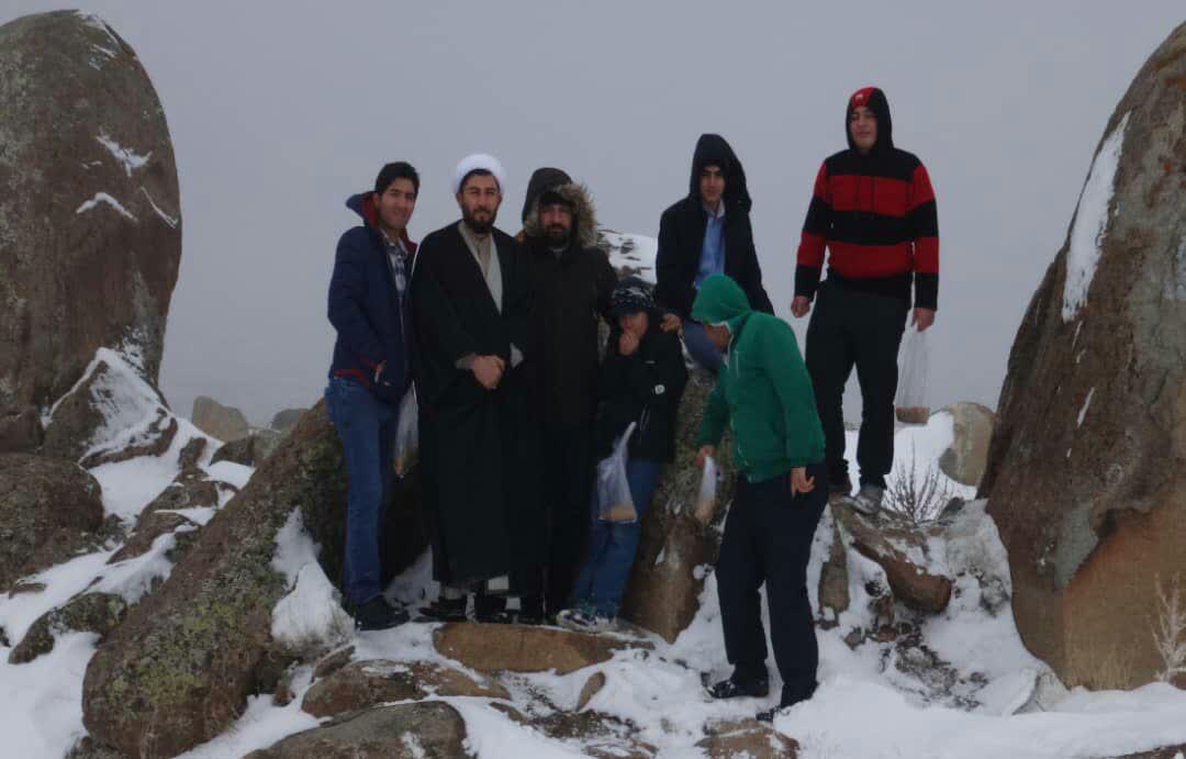 گروه جهادی مسجد داودقلی زنجان، غذا دادن به پرندگان در روزبرفی را فراموش نکردند