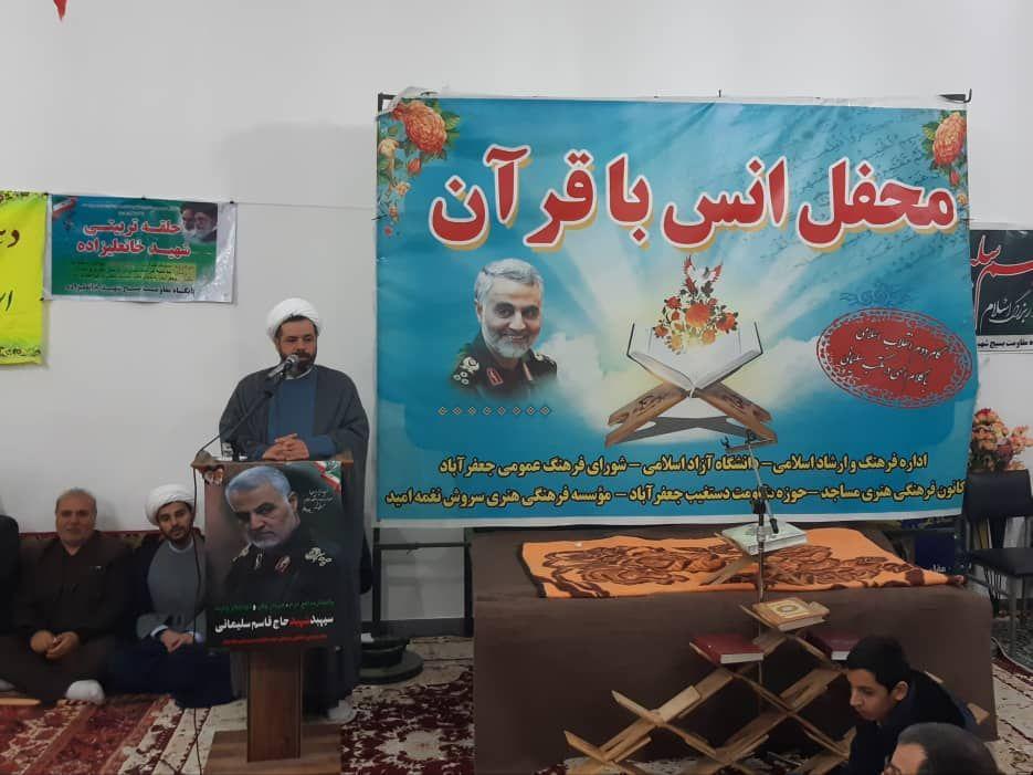 مکتب عاشورایی و عمل به قرآن کریم موجب پیروزی انقلاب اسلامی شد