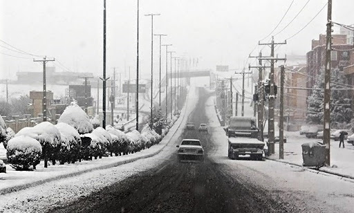 آغاز فعالیت مدارس و ادارات ایلام با تاخیر/ تردد در محورهای مواصلاتی با زنجیر چرخ ممکن است