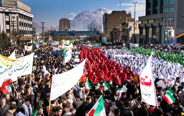 راهپیمایی «۲۲ بهمن» صحنه نمایش اقتدار ملی به جهانیان/ مردم سرایان ‌آماده شورآفرینی 